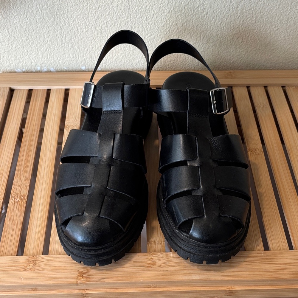 Old Navy Black Fisherman Sandals Size 10 NWOT